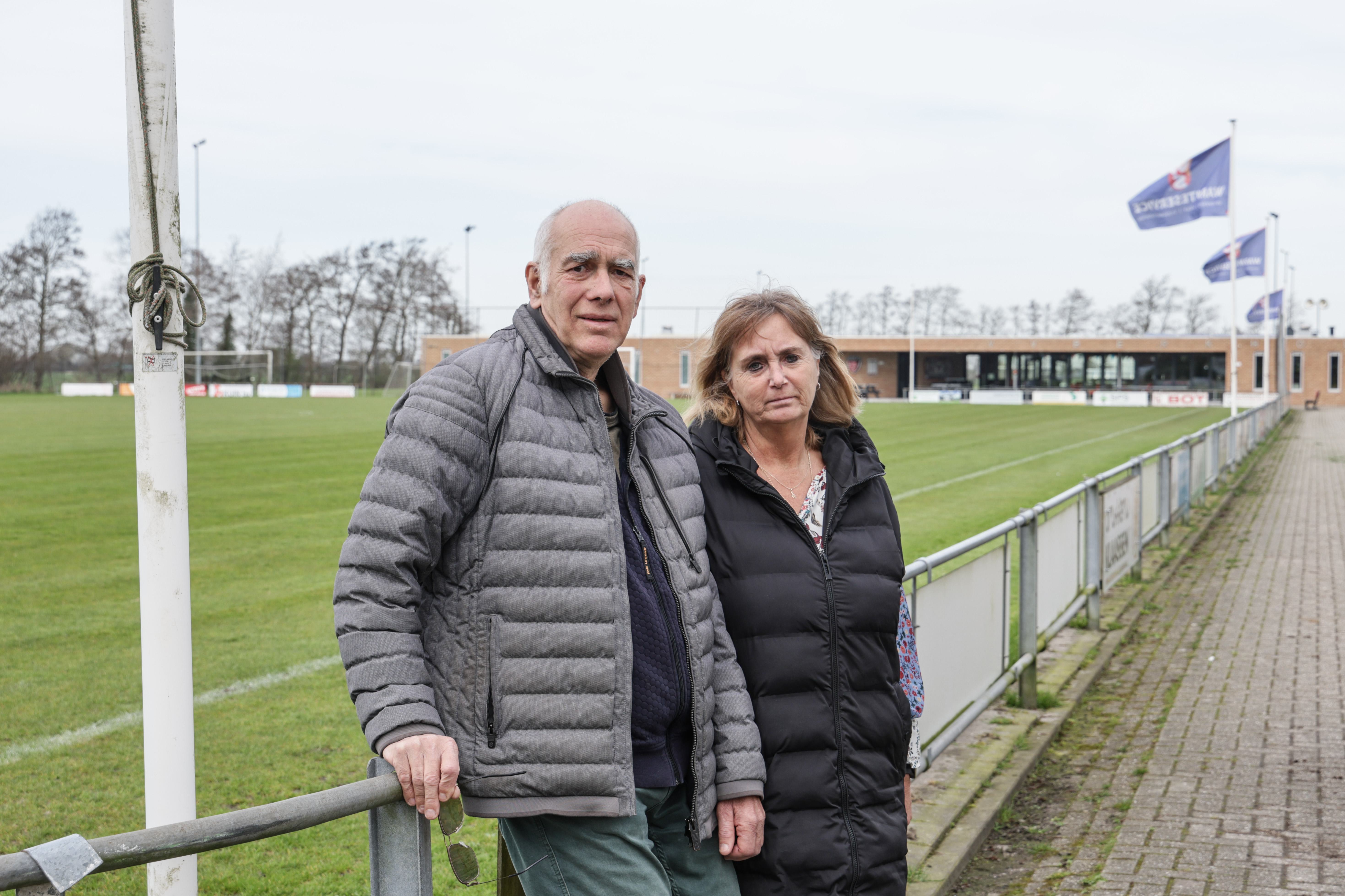 Voetbalvereniging Berkhout doneert voor bestuurslid Ron, die ALS heeft: ’Een Fisherman’s Friend-mome